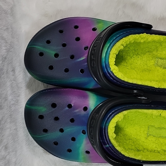 Crocs KIDS' CLASSIC LINED OUT OF THIS WORLD CLOG - Picture 5 of 7